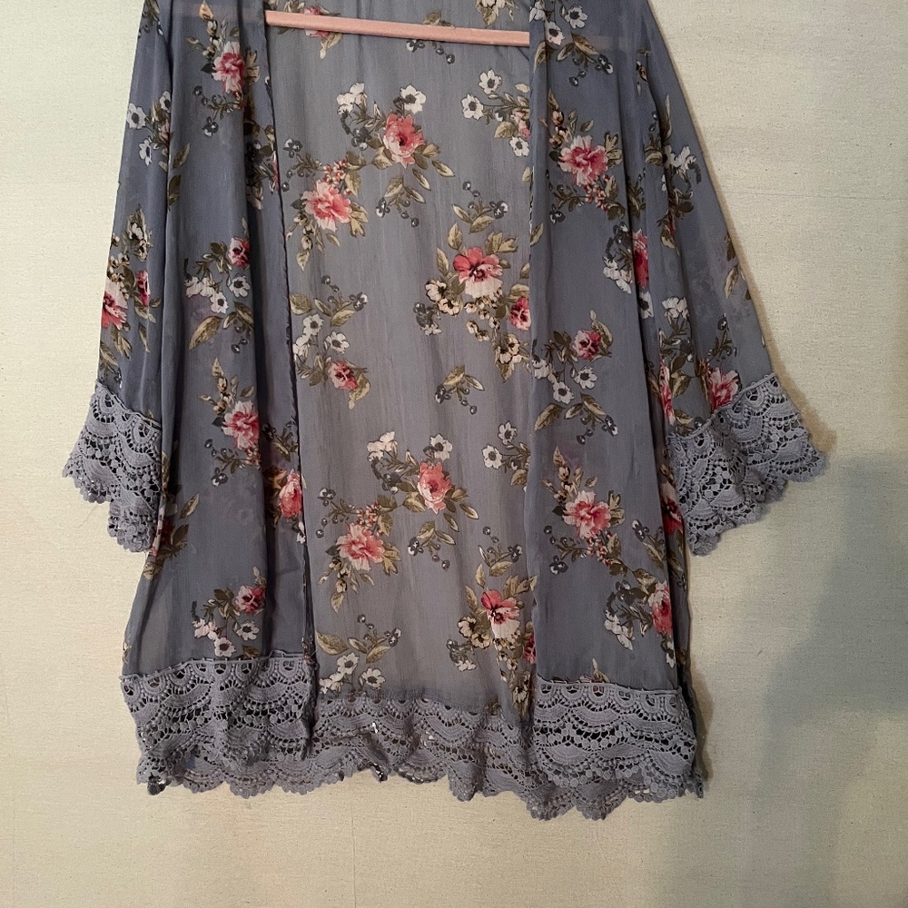 Floral top with lace details